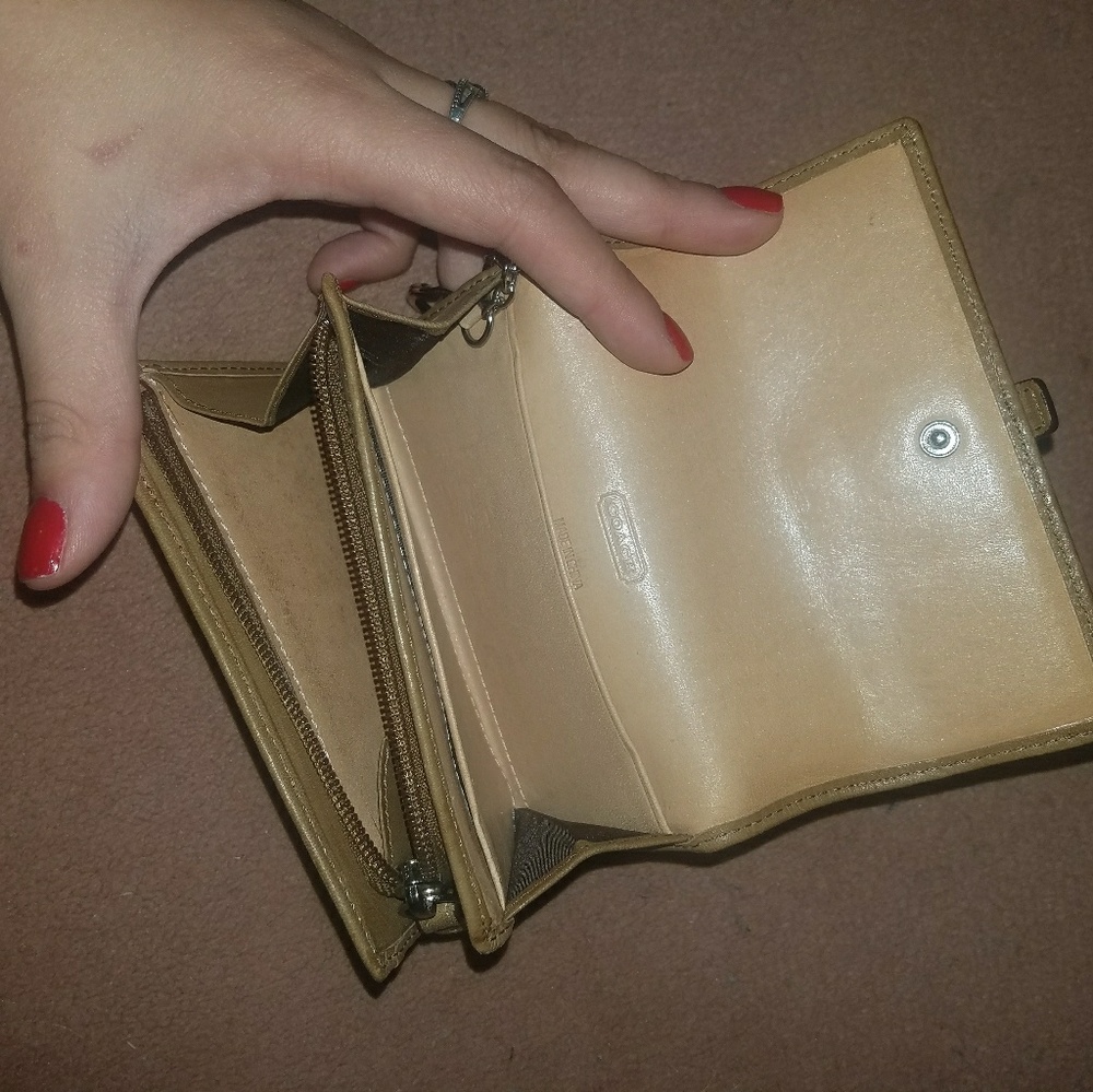 Small Coach Wallet - Picture 4 of 7